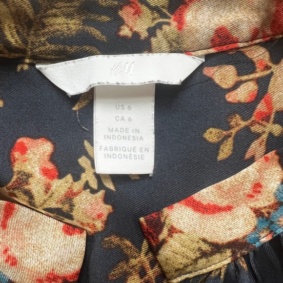 Floral blouse - Picture 2 of 3